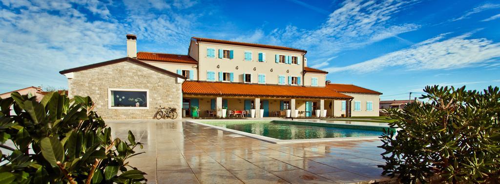 Velanera Hotel & Restaurant Šišan エクステリア 写真